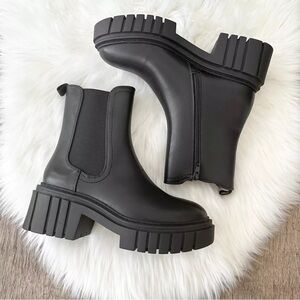 SIZE 8 Women's Sterling Chelsea Boots - Wild Fable - Black